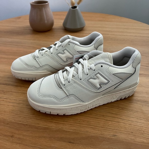 *Sold local* NEW BALANCE | 550’s in turtledove - Picture 3 of 4